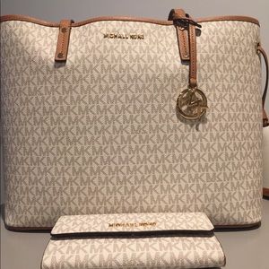 Michael Kors travel set